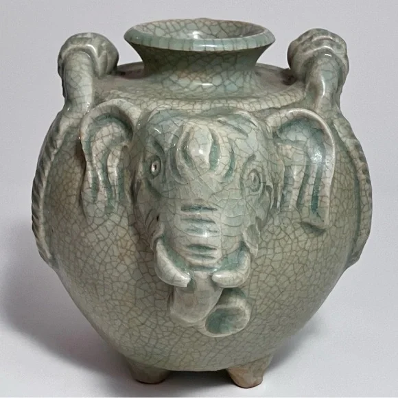Antique THAILAND CELADON ELEPHANT Pottery Vessel / SAWANKHALOK KILN / Craquelure